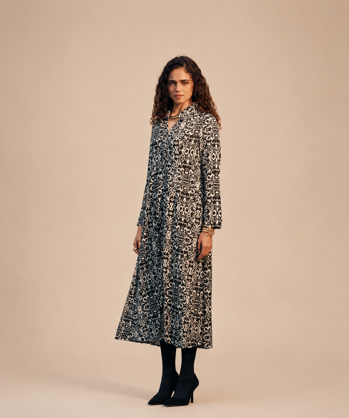 VvTi of Black Abstract Printed Maxi Dress ( Calf Length )